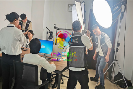 不同场景对教学视频拍摄的影响，包括教室环境、设备条件等。结合具体场景，提供专业化的拍摄建议！